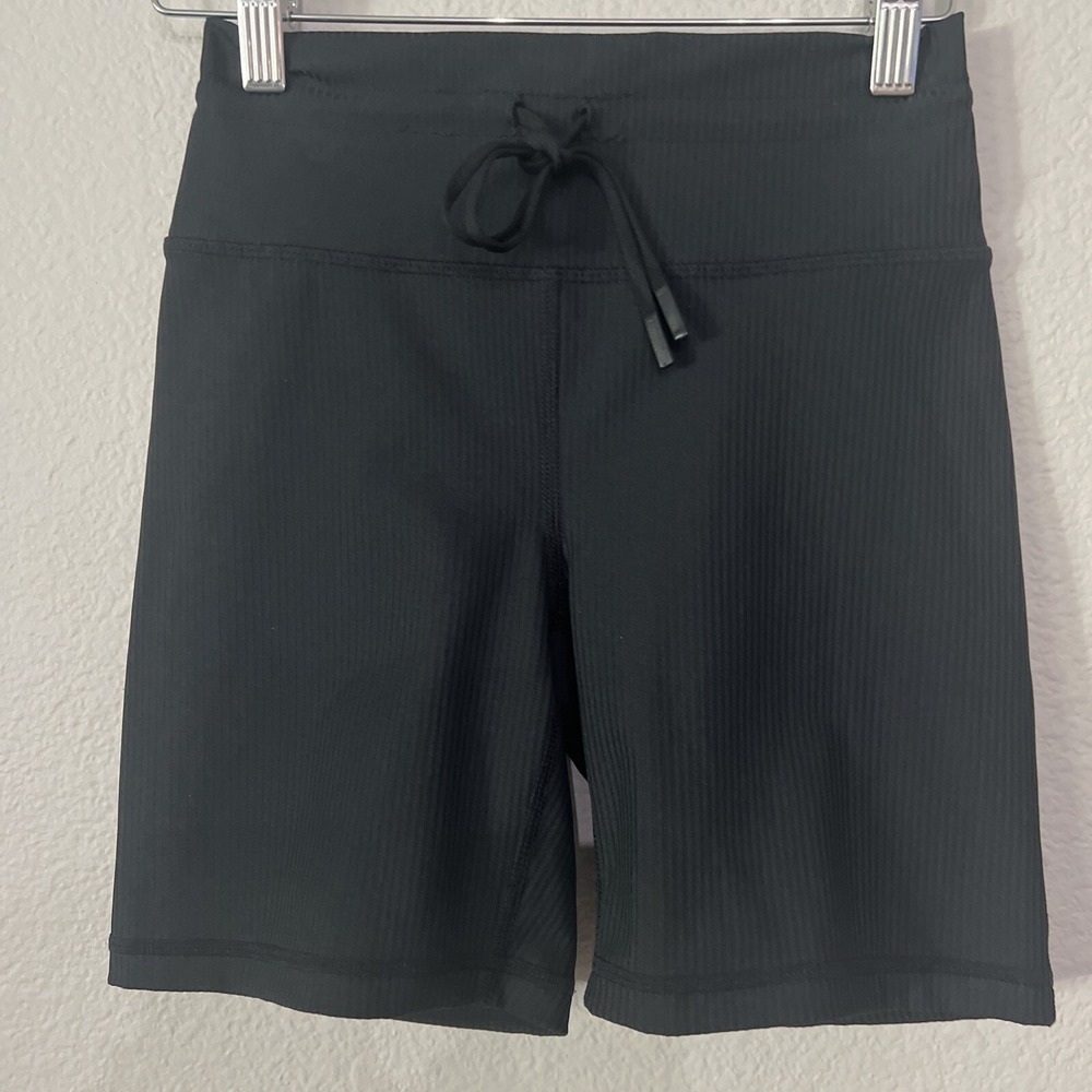 Fabletics Cloud Seamless Shorts Womens Small Black High wstd 5" Gym Ribbed